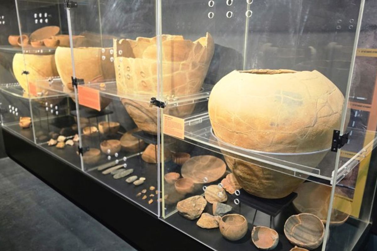 Urnas funerárias indígenas Aratu no Museu de Arqueologia de Pilões, na Paraíba.. Foto: Divulgação / Expedição Jornalistas Na Estrada