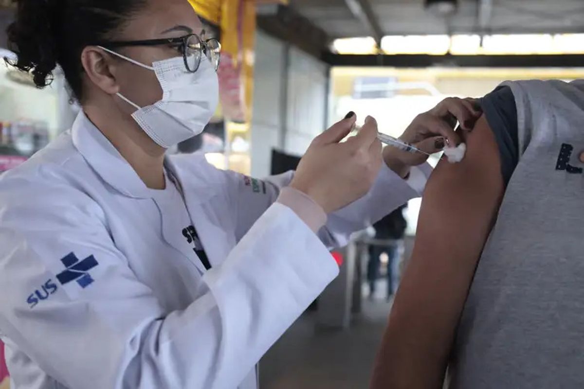 Aplicação de dose única da vacina contra dengue tem início em 2026. Foto: Paulo Pinto / Agência Brasil