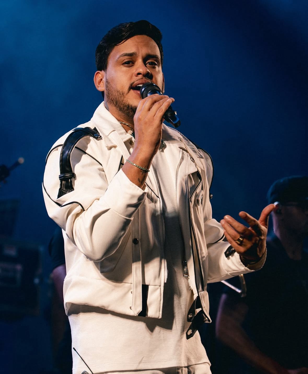O show de Thiago Aquino está previsto para começar às 15h50, com abertura dos portões do estádio marcada para às 15h. | Foto: Redes Sociais