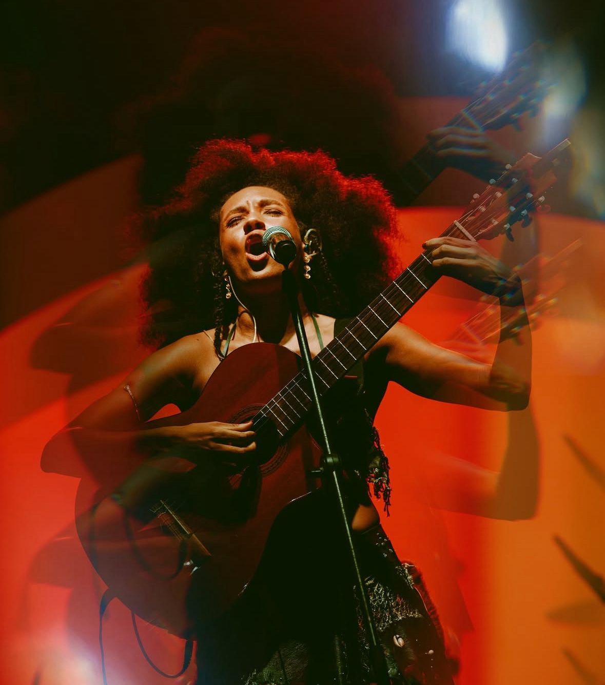 A relação de Nabiyah com o palco começou ainda na infância. | Foto: Redes Sociais