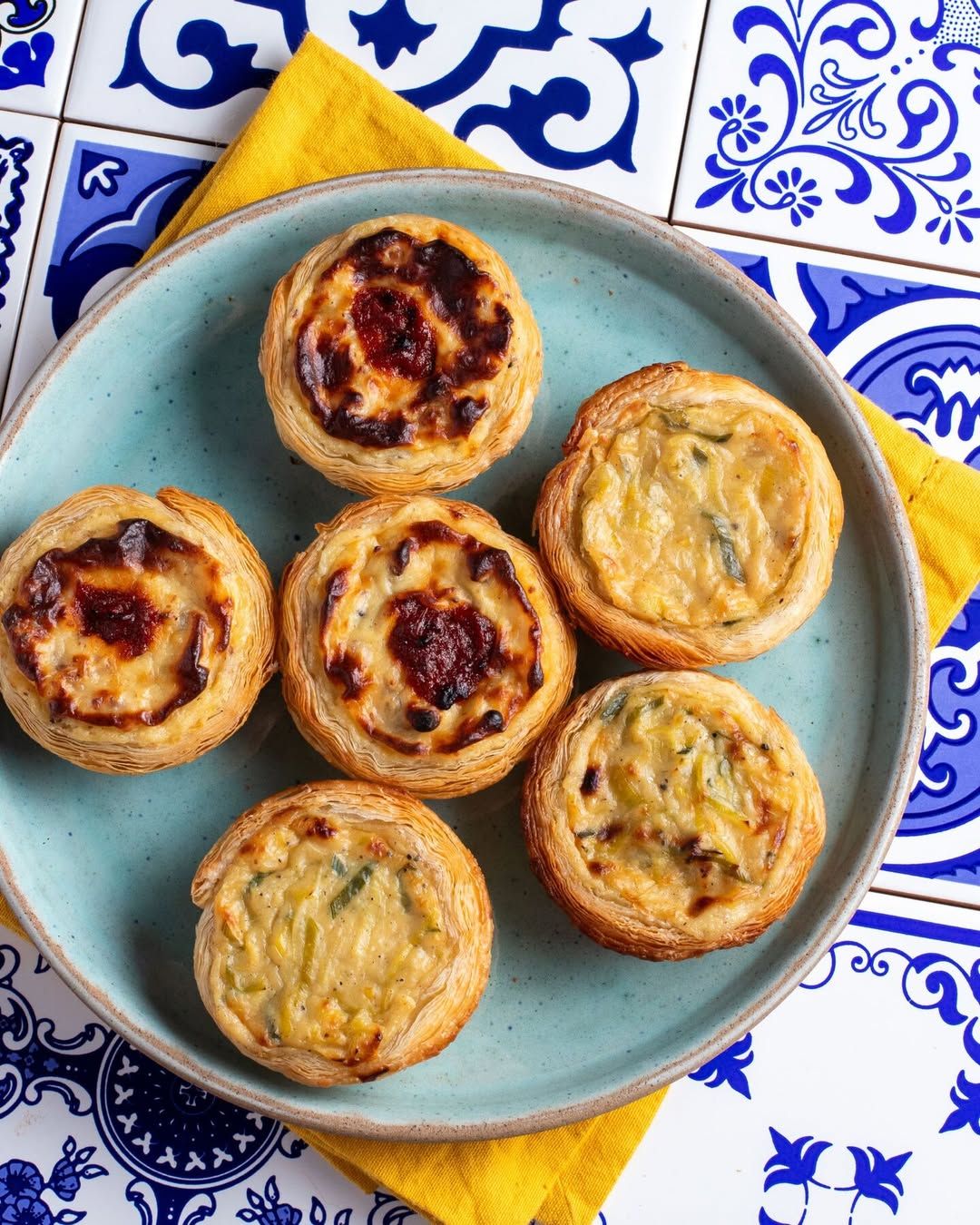 A confeitaria De Além Mar, localizada na Vila 14, no bairro do Rio Vermelho, tem como proposta resgatar a tradição da confeitaria portuguesa. | Foto: Redes Sociais/@dealemmar