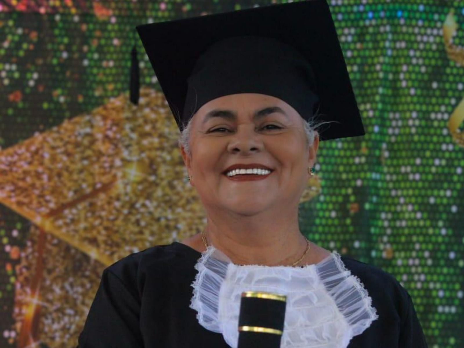 Ap&oacute;s tr&ecirc;s anos de dedica&ccedil;&atilde;o, Jos&eacute;lia tamb&eacute;m destacou o apoio dos professores da escola na prepara&ccedil;&atilde;o para o Enem. | Foto: Arquivo Pessoal/SEC