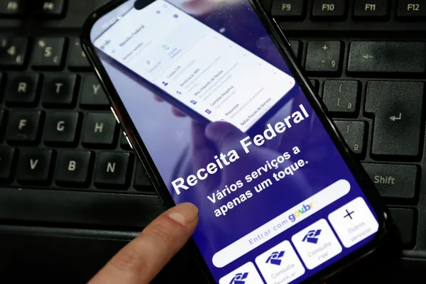 Para verificar o status da restituição, o contribuinte deve acessar o portal da Receita Federal. | Foto: Bruno Peres/Agência Brasil