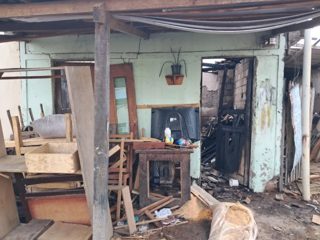 Os estabelecimentos ficam na Rua Dr. Fernando Ferrari, pr&oacute;ximo &agrave; Avenida Jo&atilde;o Durval Carneiro, em uma &aacute;rea conhecida como Feira da Madeira. | Fotos: Acorda Cidade/Redes Sociais