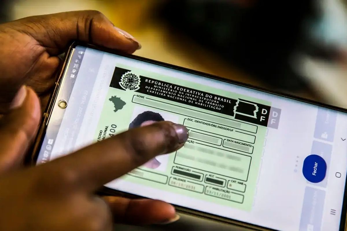 Durante o procedimento de verificação da autodeclaração, é necessário apresentar um documento de identificação original. Foto: Agência Brasil / Rovena Rosa