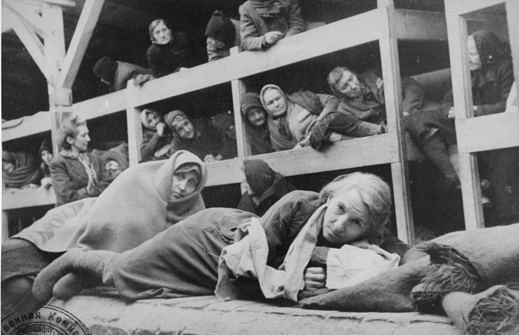 O local se tornou um dos principais s&iacute;mbolos do Holocausto e foi cen&aacute;rio do assassinato de cerca de 1,1 milh&atilde;o de pessoas. | Foto: Enciclop&eacute;dia do Holocausto