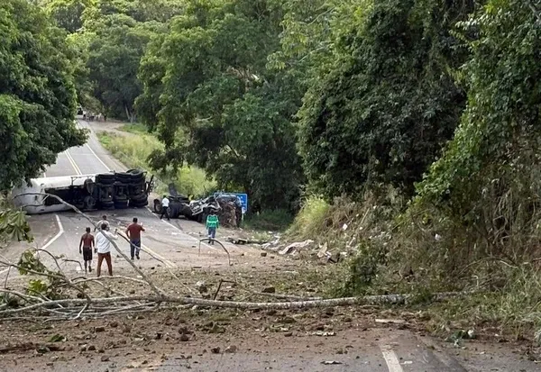 Segundo a Pol&iacute;cia Rodovi&aacute;ria Federal (PRF), a ocorr&ecirc;ncia come&ccedil;ou ap&oacute;s um atropelamento de pedestre. | Foto: TV Santa Cruz