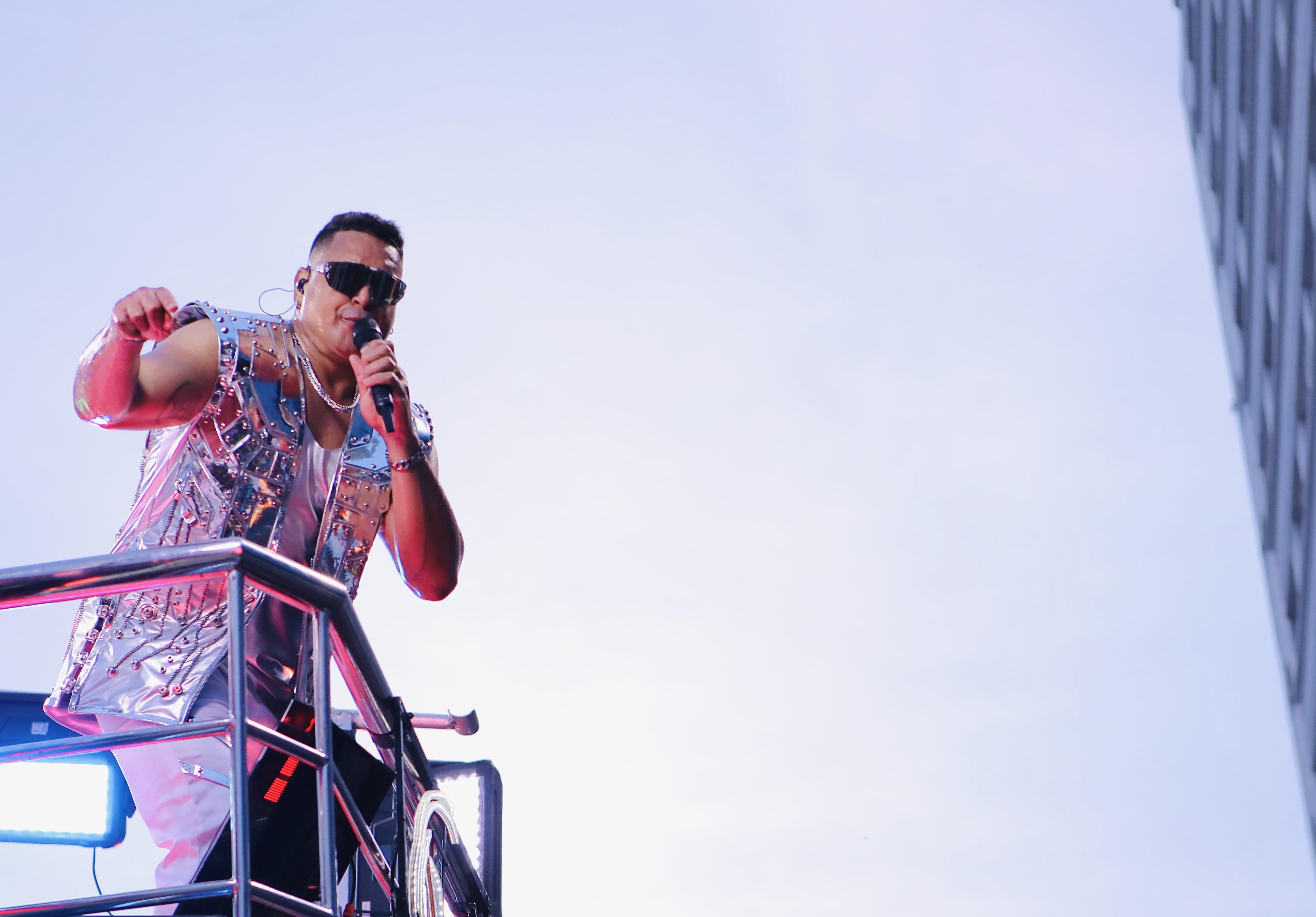 Xanddy Harmonia comanda mais uma edi&ccedil;&atilde;o da Melhor Segunda, prometendo arrastar uma multid&atilde;o pelo Circuito Orlando Tapaj&oacute;s (Ondina&ndash;Barra). | Foto: Lucas Moura/Secom