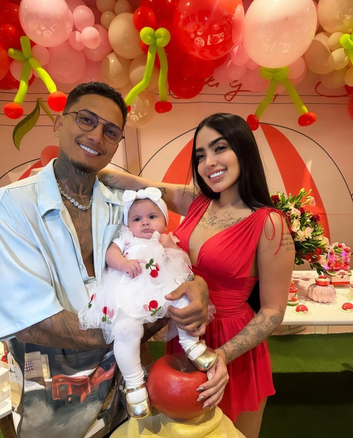 Mirella e Dynho, que viralizaram este ano após terem um vídeo íntimo vazado, reataram o casamento em 2023 e são pais de uma menina, Serena. | Foto: Redes Sociais