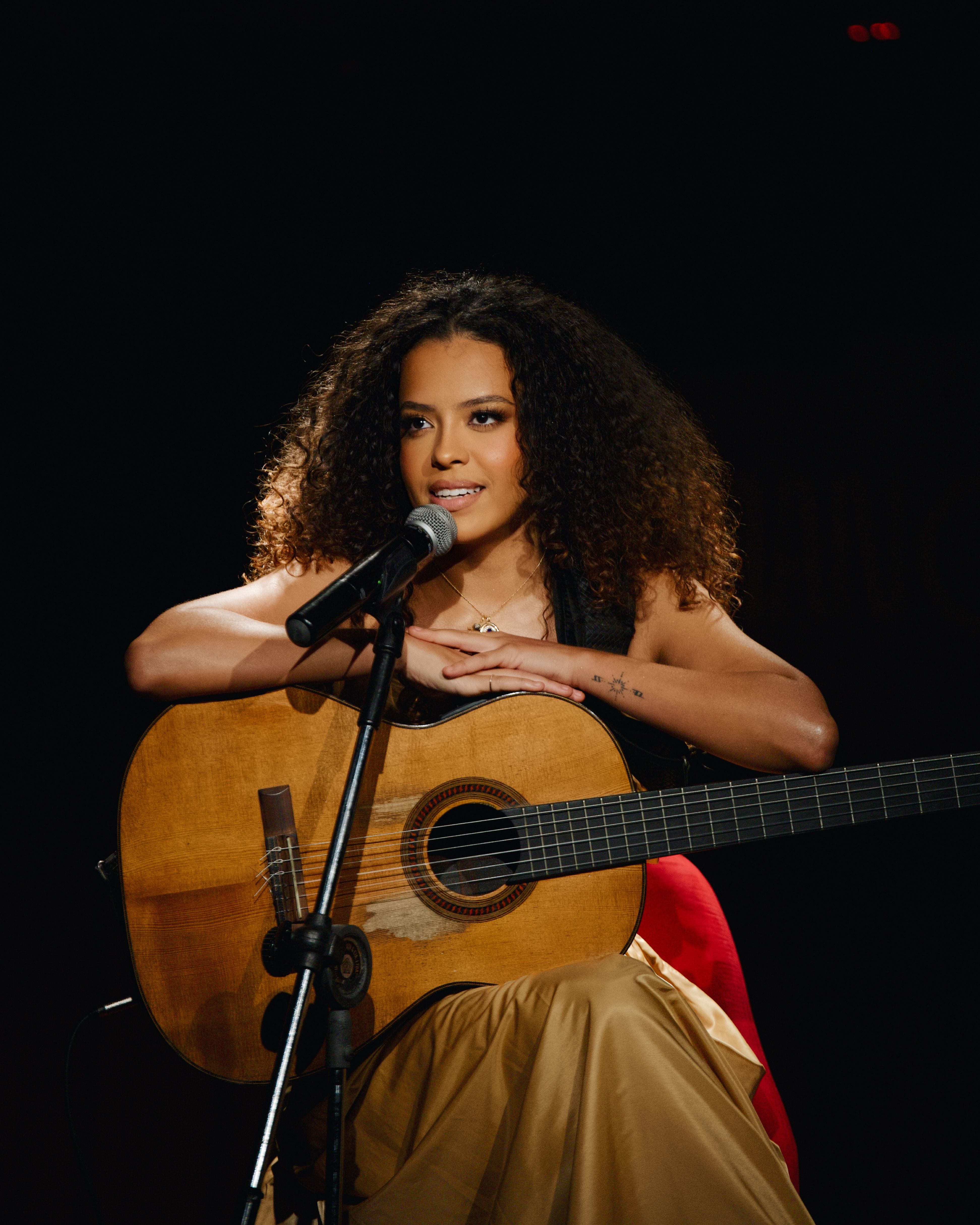 Em Doce Confusão, Liza propõe uma experiência que transita entre delicadeza e potência. | Foto: Divulgação