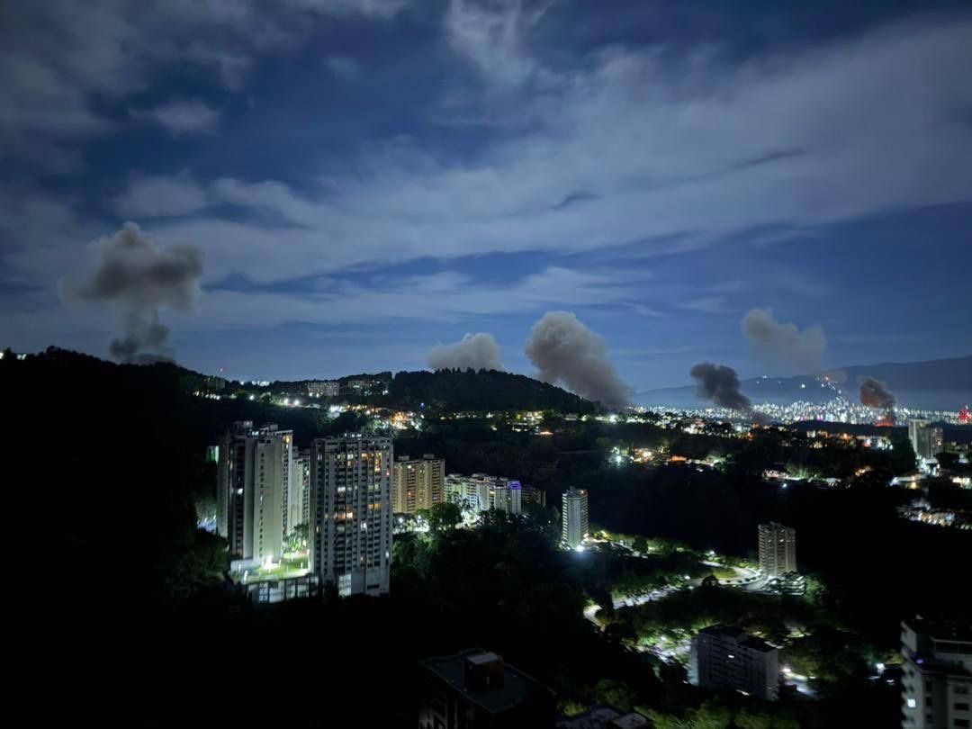 Durante a madrugada deste s&aacute;bado, uma s&eacute;rie de explos&otilde;es foi registrada em Caracas, capital venezuelana. | Foto: Redes Sociais/Mohamad Safa/ONU