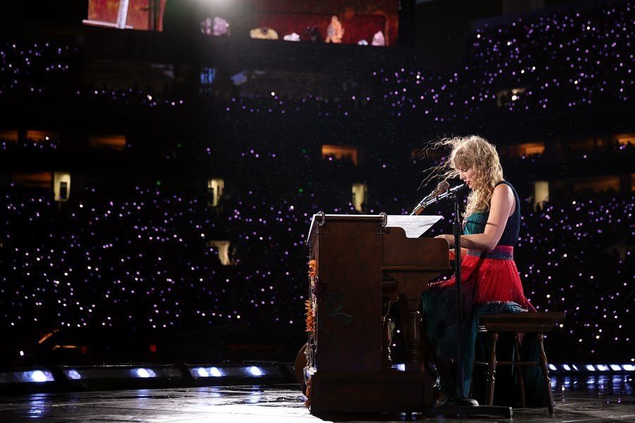 Um tribunal da Áustria condenou um jovem de 21 anos a 15 anos de prisão por planejar um ataque terrorista durante um show da cantora Taylor Swift. | Foto: Instagram/Taylor Swift