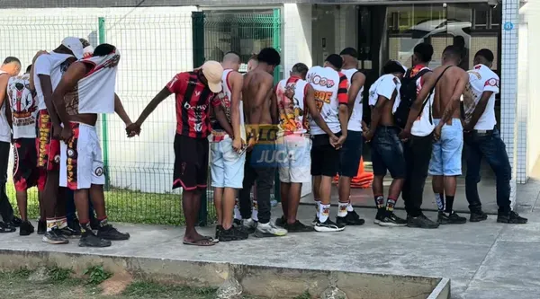 A Pol&iacute;cia Militar informou que&nbsp;seis homens foram conduzidos ao Departamento de Homic&iacute;dios e Prote&ccedil;&atilde;o &agrave; Pessoa (DHPP). | Foto: Al&ocirc; Juca
