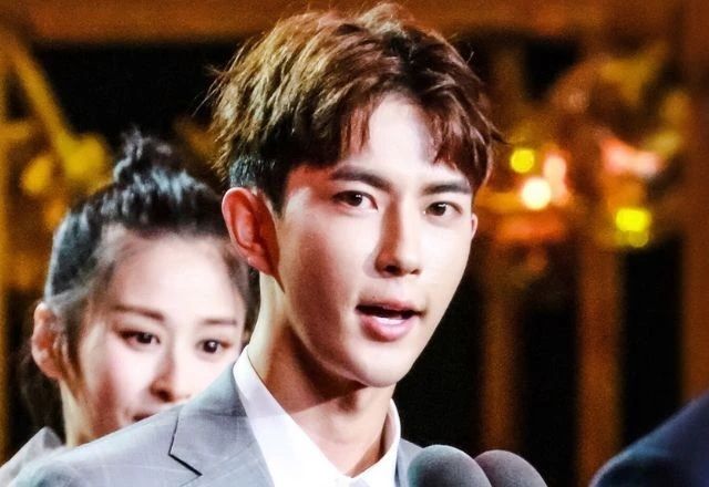Yu Menglong, Mais Conhecido Como Alan Yu