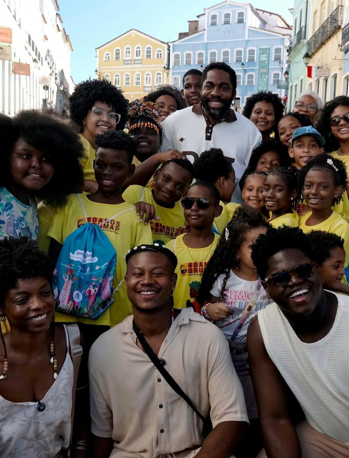 Lázaro Ramos participou de um passeio educativo com crianças para marcar o lançamento do livro Descobrindo a Minha História. | Foto: Instagram/Lázaro Ramos