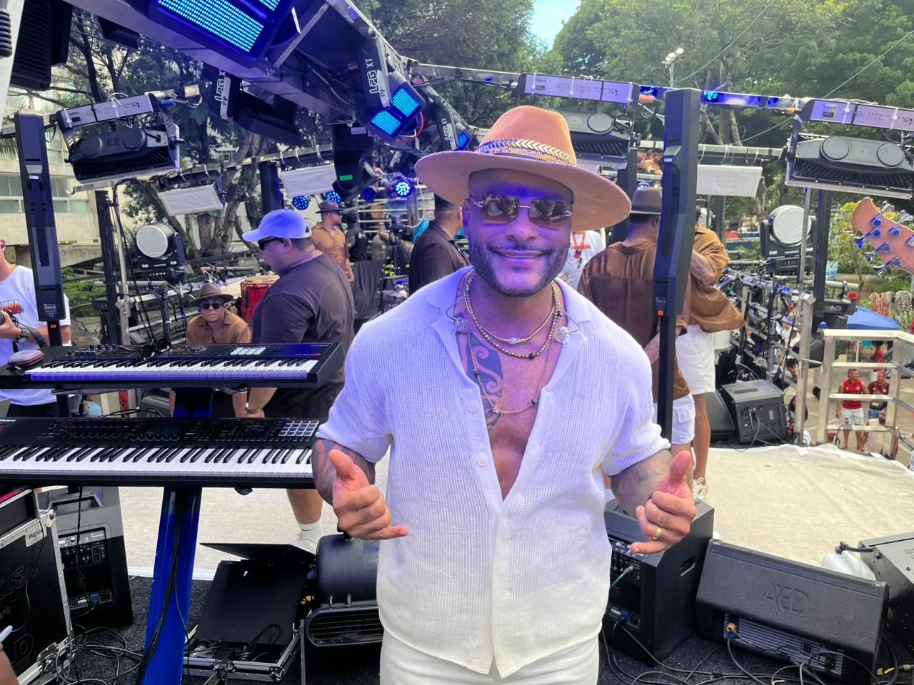 Tony Salles finalmente explicou o que &eacute; roleira, termo que aparece no refr&atilde;o do hit Panamera. | Foto: Matheus Caldas/Aratu On