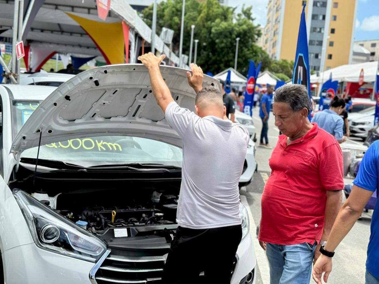 O feir&atilde;o re&uacute;ne carros seminovos e usados com pre&ccedil;os que variam de R$ 29,9 mil a R$ 250 mil. | Foto: Divulga&ccedil;&atilde;o