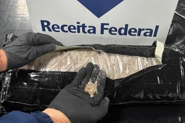 Uma paraguaia de 41 anos foi presa ap&oacute;s ser flagrada com R$ 3 milh&otilde;es em ecstasy no Aeroporto de Salvador. | Foto: Pol&iacute;cia Federal