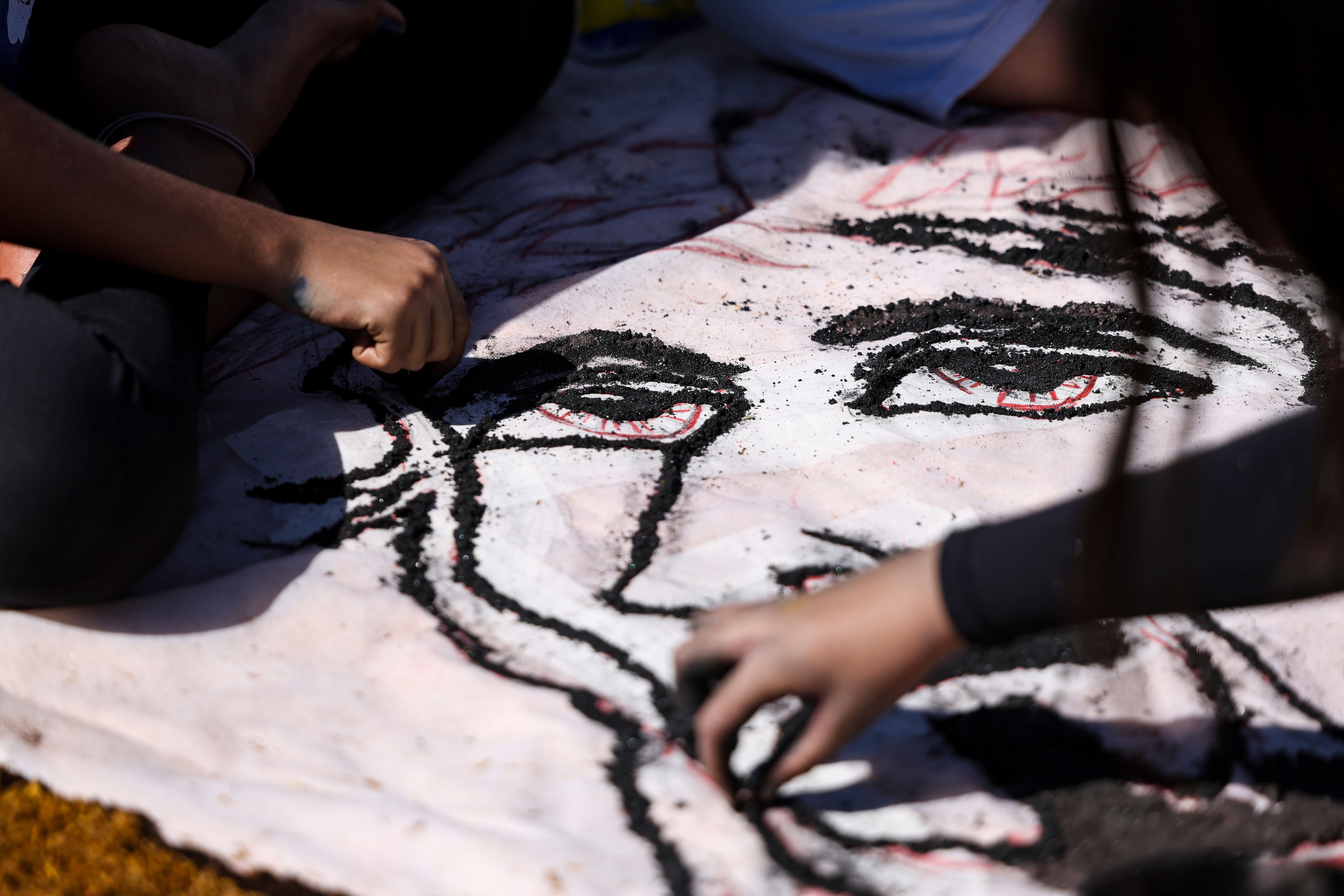 Os desenhos costumam representar passagens b&iacute;blicas. | Foto: Marcelo Camargo/Ag&ecirc;ncia Brasil
