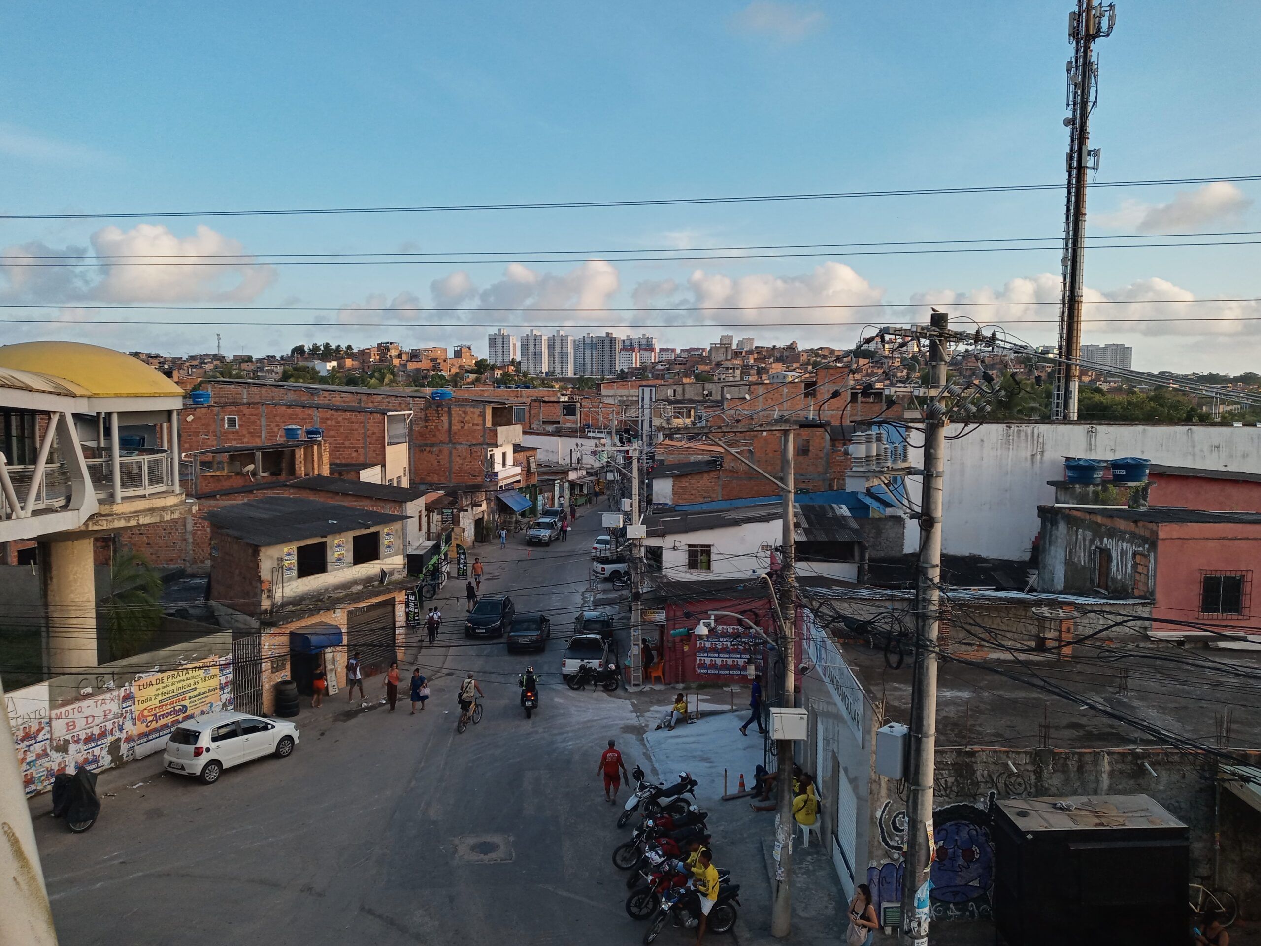 Durante o processo, a empresa alegou que o cabo poderia ter se rompido ap&oacute;s ser atingido por uma linha de pipa com cerol. | Foto: Ag&ecirc;ncia de Not&iacute;cias das Favelas