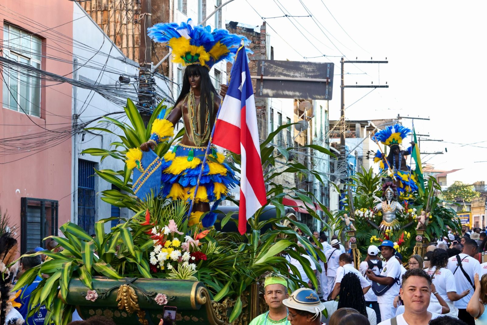 Cortejo do 2 de Julho reuniu milhares de pessoas, autoridades, filarm&ocirc;nicas e grupos culturais em homenagem aos her&oacute;is da Independ&ecirc;ncia. | Foto: Bruno Concha/Secom PMS