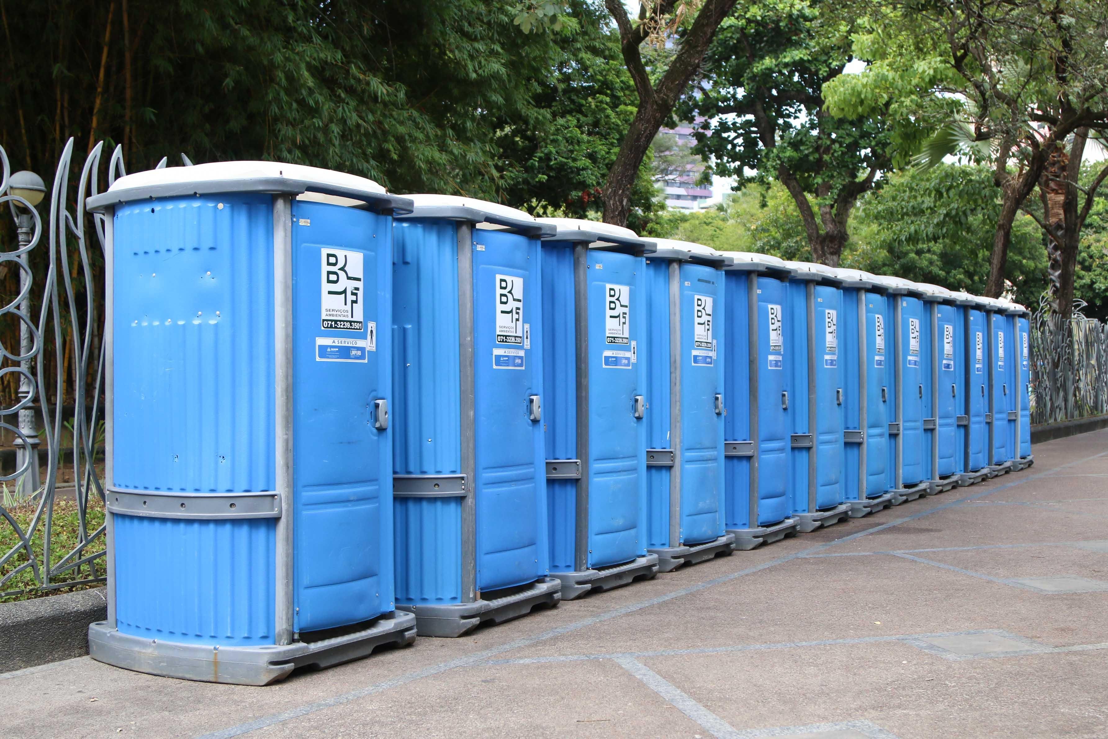 De acordo com a Empresa de Limpeza Urbana de Salvador (Limpurb), a estrutura da festa conta com 3.300 banheiros qu&iacute;micos e 90 climatizados. | Foto: Bruno Concha/Secom
