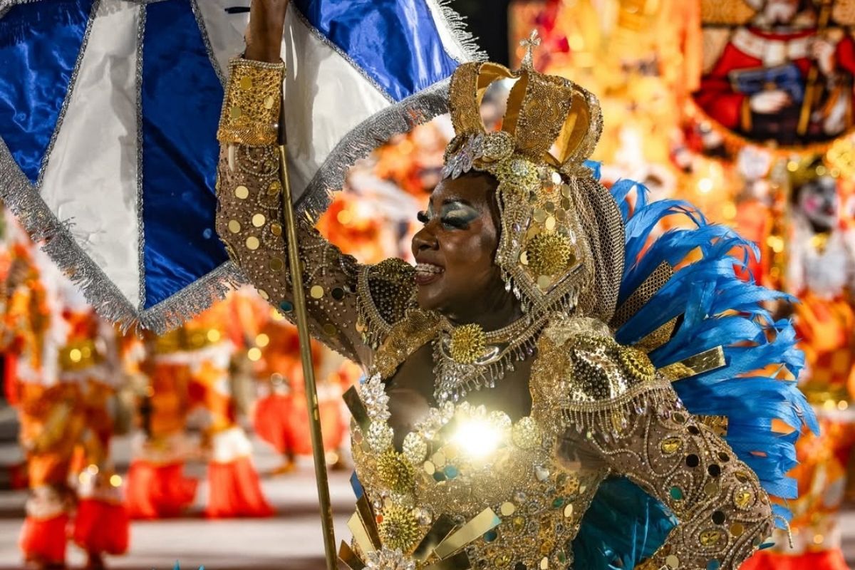 Foto: Reprodução / Instagram @riocarnaval e @beijafloroficial
