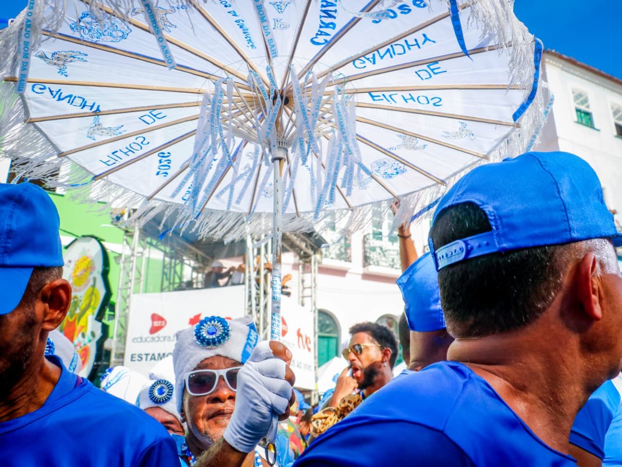 O Carnaval de 2026 mal chegou ao fim e j&aacute; tem foli&atilde;o que sai no Filhos de Gandhy garantindo presen&ccedil;a na festa de 2027. | Foto: @u_fafacria/Ag. Fred Pontes
