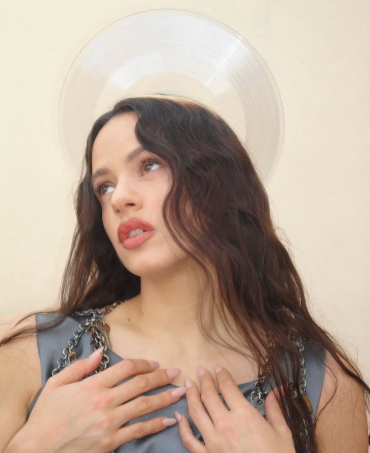 A cantora espanhola Rosalía revelou que está vivendo um período de 'celibato voluntário', também chamado de 'volcel'. | Foto: Redes Sociais