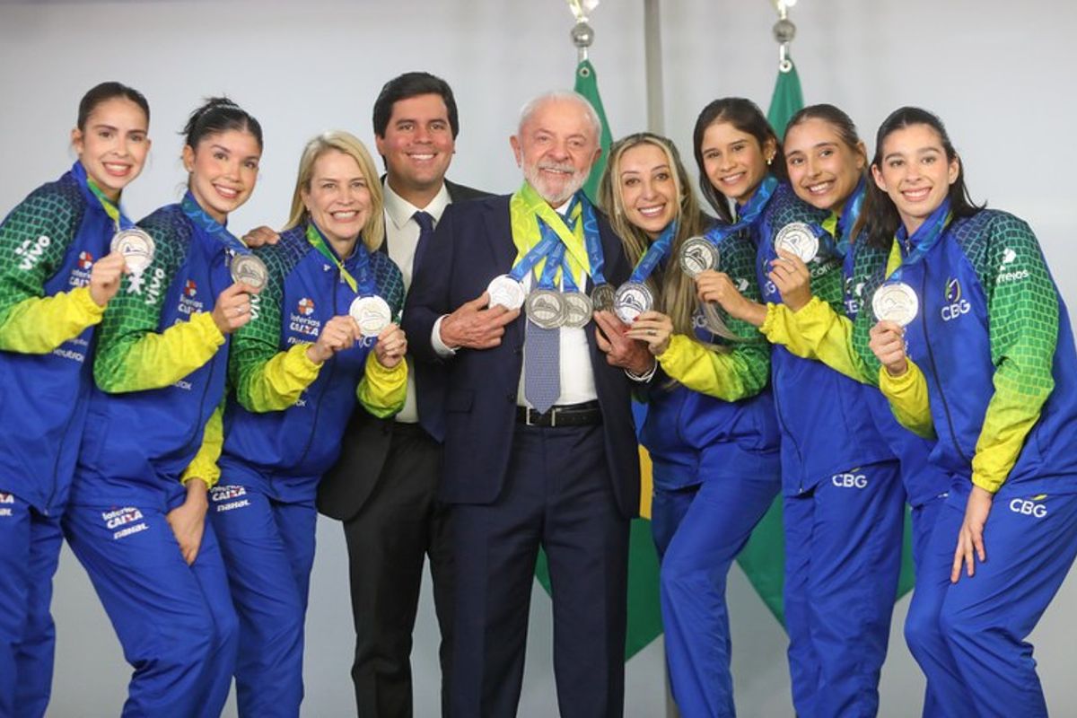 Lula recebe no Palácio do Planalto, em 28 de agosto de 2025, as ginastas brasileiras que conquistaram resultados inéditos no Mundial de Ginástica Rítmica, realizado no Rio de Janeiro. Foto: Mariana Raphael / MEsp