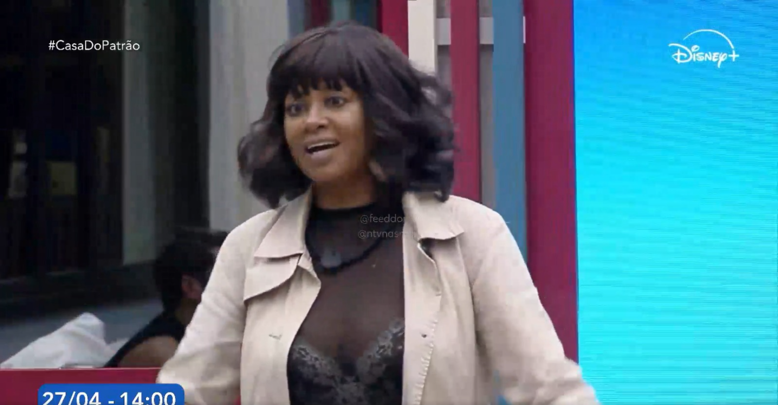 Enquanto os 18 participantes se apresentavam e interagiam na casa, Sheila adotava uma postura descontra&iacute;da. | Foto: Disney+