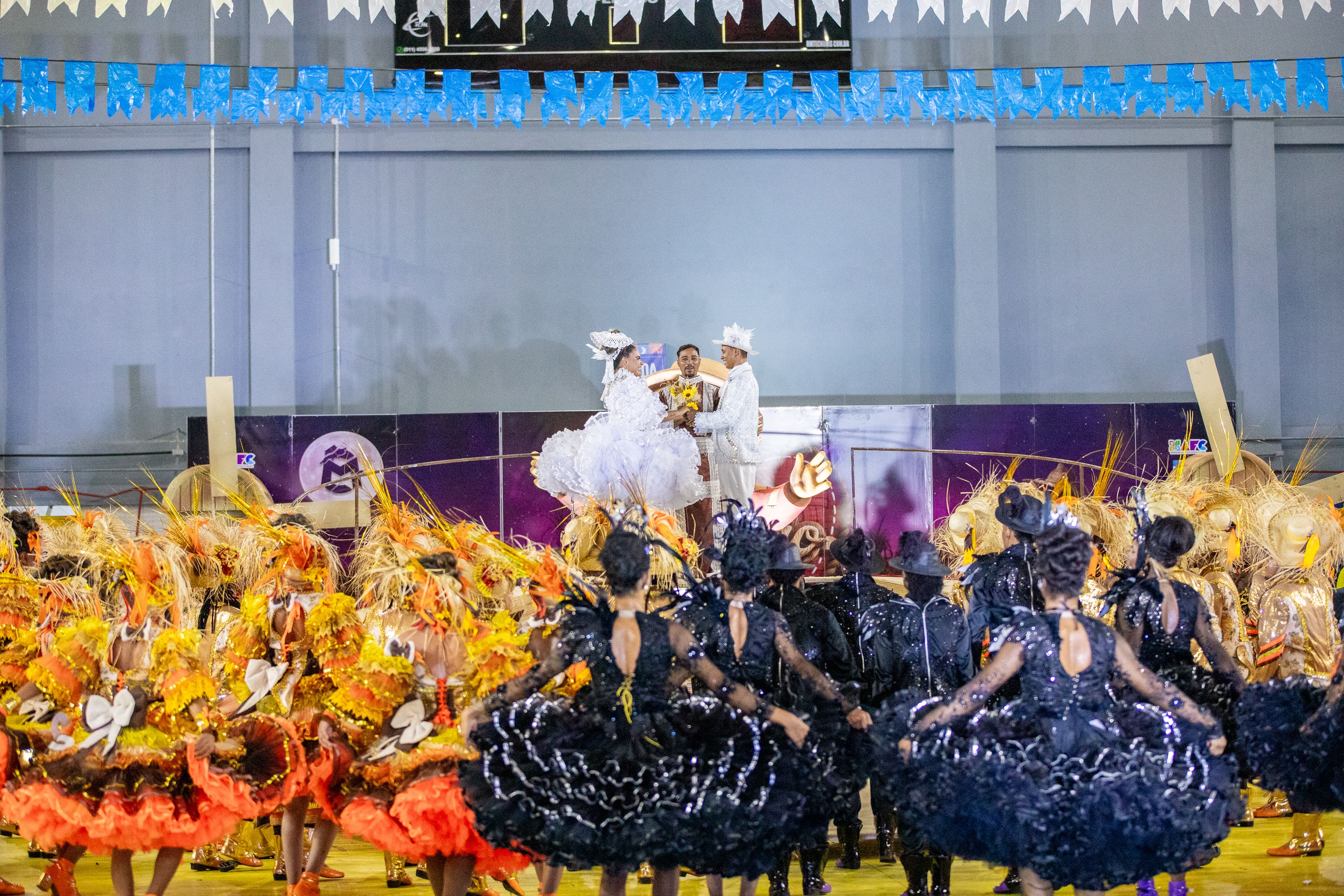 O evento acontece no Gin&aacute;sio Poliesportivo de Madre de Deus e re&uacute;ne grupos de diferentes regi&otilde;es da Bahia. | Foto: @coleman_fotografia