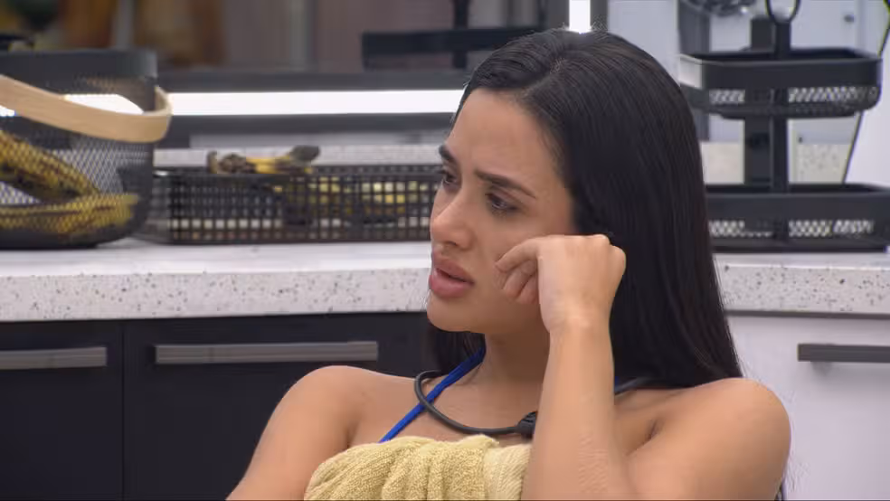 Ao mencionar a possibilidade de Milena estar forte fora da casa, Jordana se emocionou e come&ccedil;ou a chorar. | Foto: Gshow