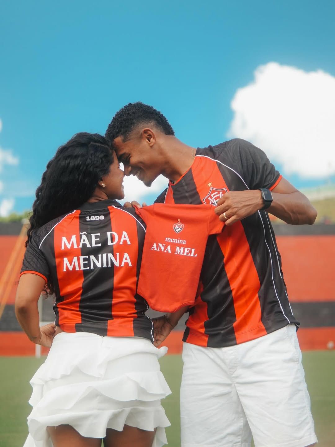 A beb&ecirc; se chamar&aacute; Ana Mel, escolha que faz refer&ecirc;ncia ao apelido carinhoso do casal. | Foto: Redes Sociais