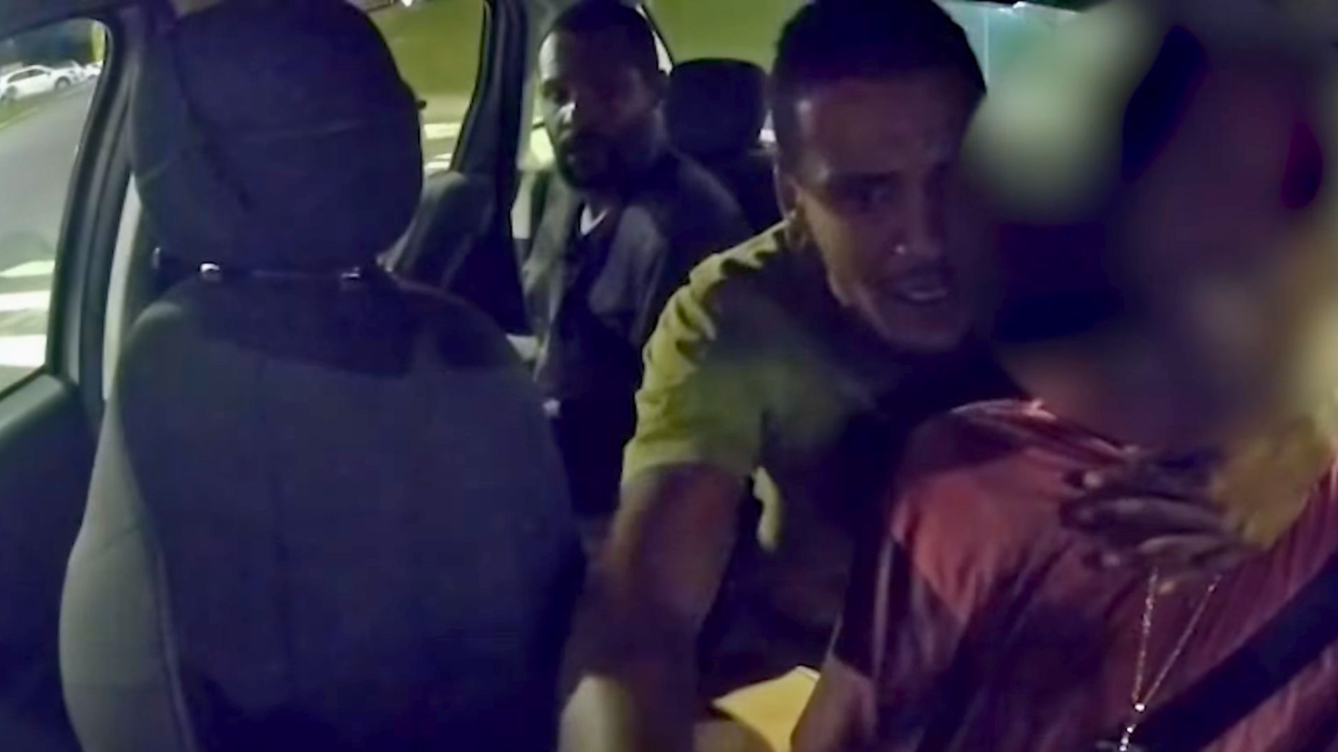 Motorista é ameaçado durante corrida em Pirajá, Salvador | Imagem: reprodução/câmera de segurança