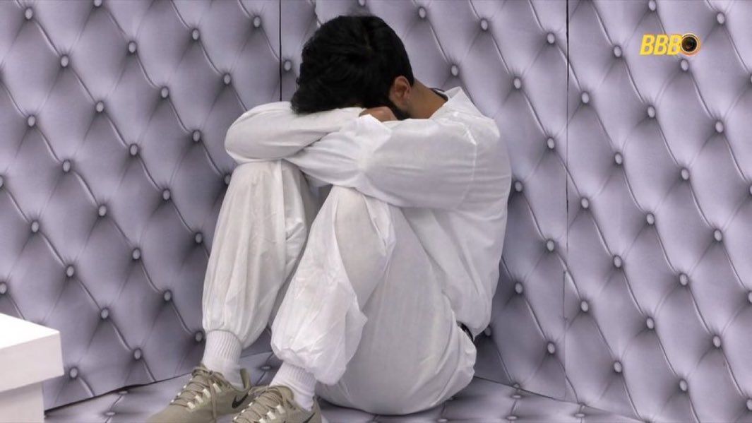 Cr&iacute;ticas acad&ecirc;micas destacam que formatos de reality show frequentemente colocam participantes em situa&ccedil;&otilde;es de sofrimento deliberado. | Foto: Globoplay