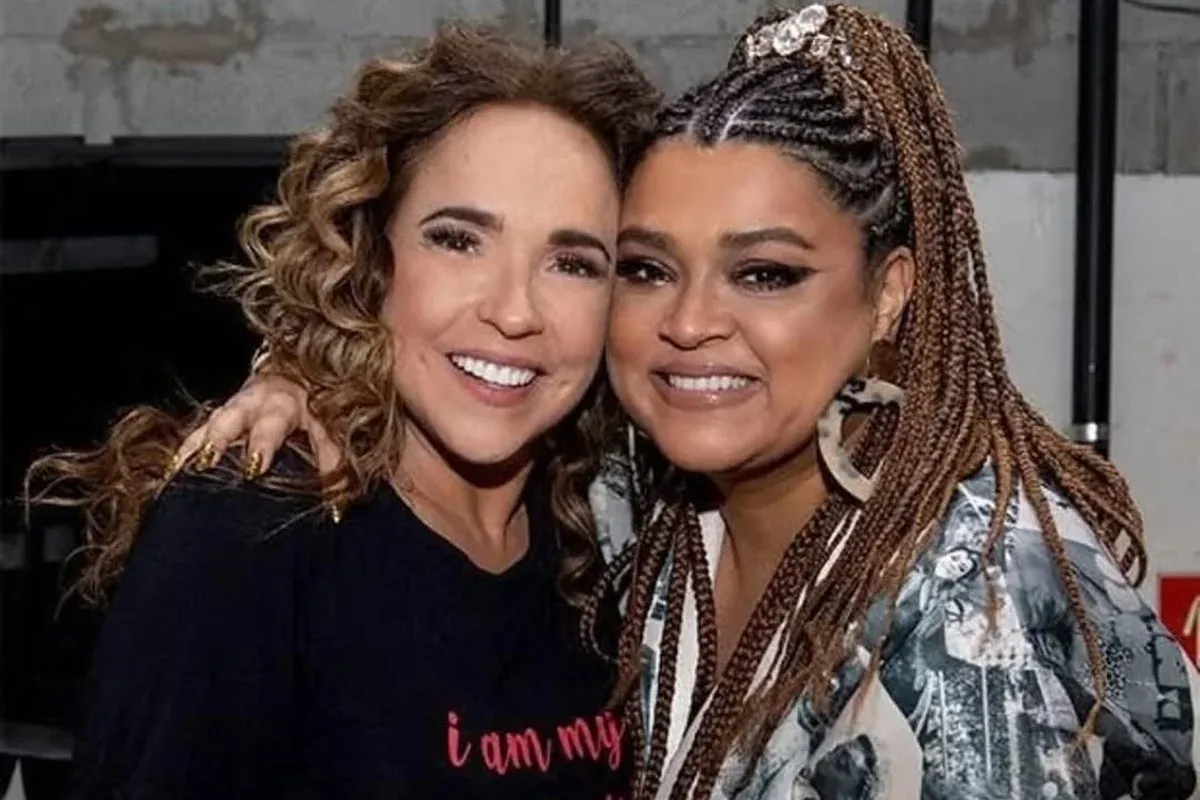 Daniela Mercury se emocionou ao comentar as homenagens feitas &agrave; cantora Preta Gil, que morreu em julho ap&oacute;s uma luta contra o c&acirc;ncer. | Foto: Redes Sociais