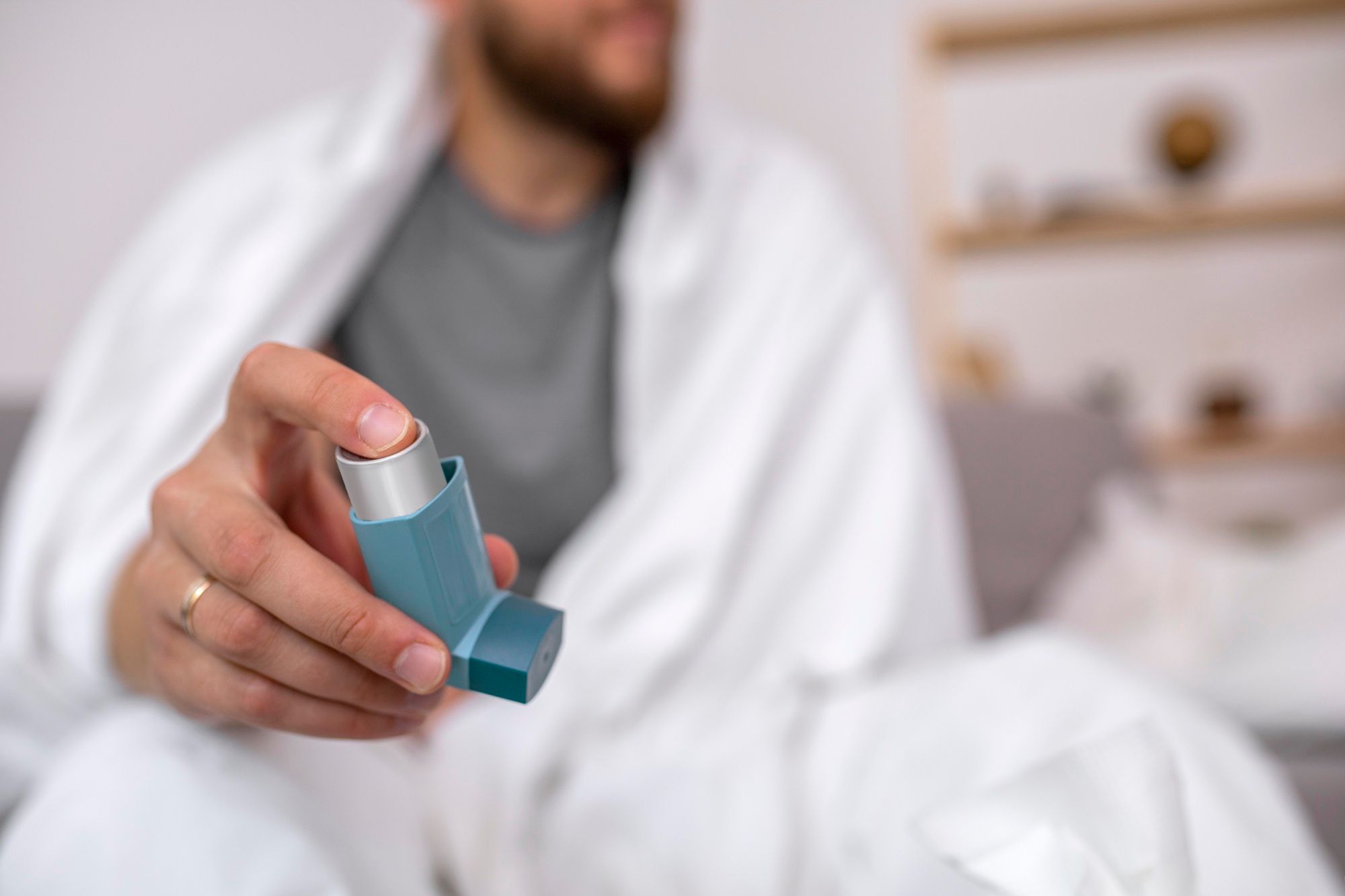 Um homem foi detido ap&oacute;s ser flagrado com uma por&ccedil;&atilde;o de coca&iacute;na escondida dentro de uma bombinha de asma. | Foto: Ilustrativa/Pexels