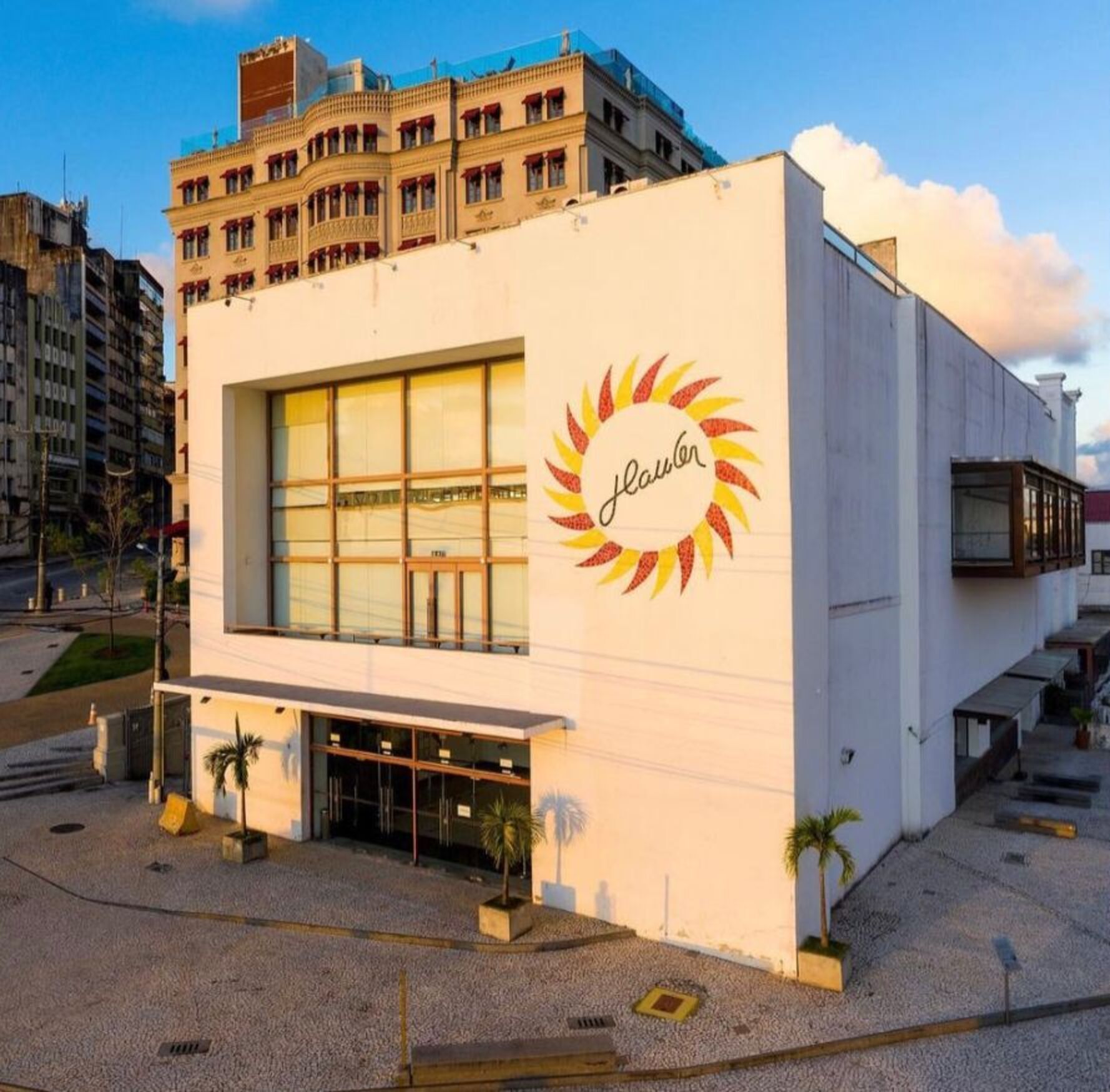 O Cine Glauber Rocha, em Salvador, afirmou ter enfrentado epis&oacute;dios de depreda&ccedil;&atilde;o e vandalismo na &aacute;rea do terra&ccedil;o. | Foto: Redes Sociais/Cine Glauber Rocha