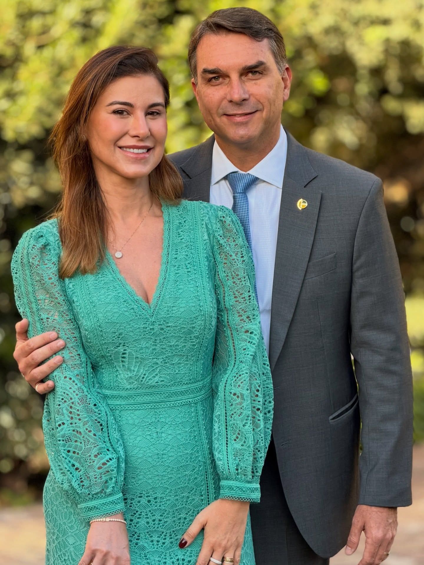 Fernanda e Flávio Bolsonaro são casados desde 2010 e têm duas filhas. | Foto: Redes Sociais