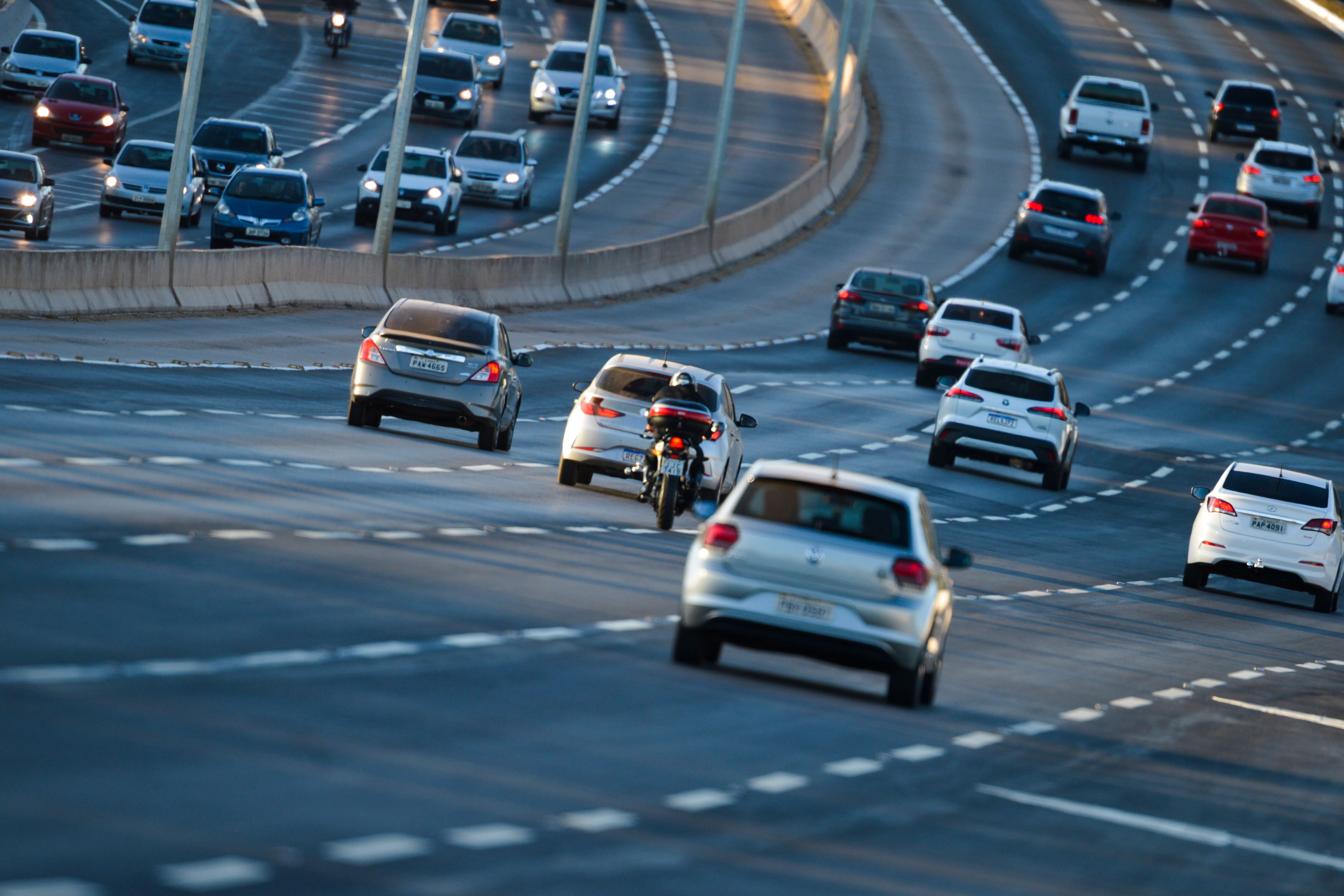 Para quem vai viajar de carro, o planejamento ser&aacute; fundamental para evitar congestionamentos e longas filas nos ped&aacute;gios. | Foto: Marcello Casal Jr./Ag&ecirc;ncia Brasil