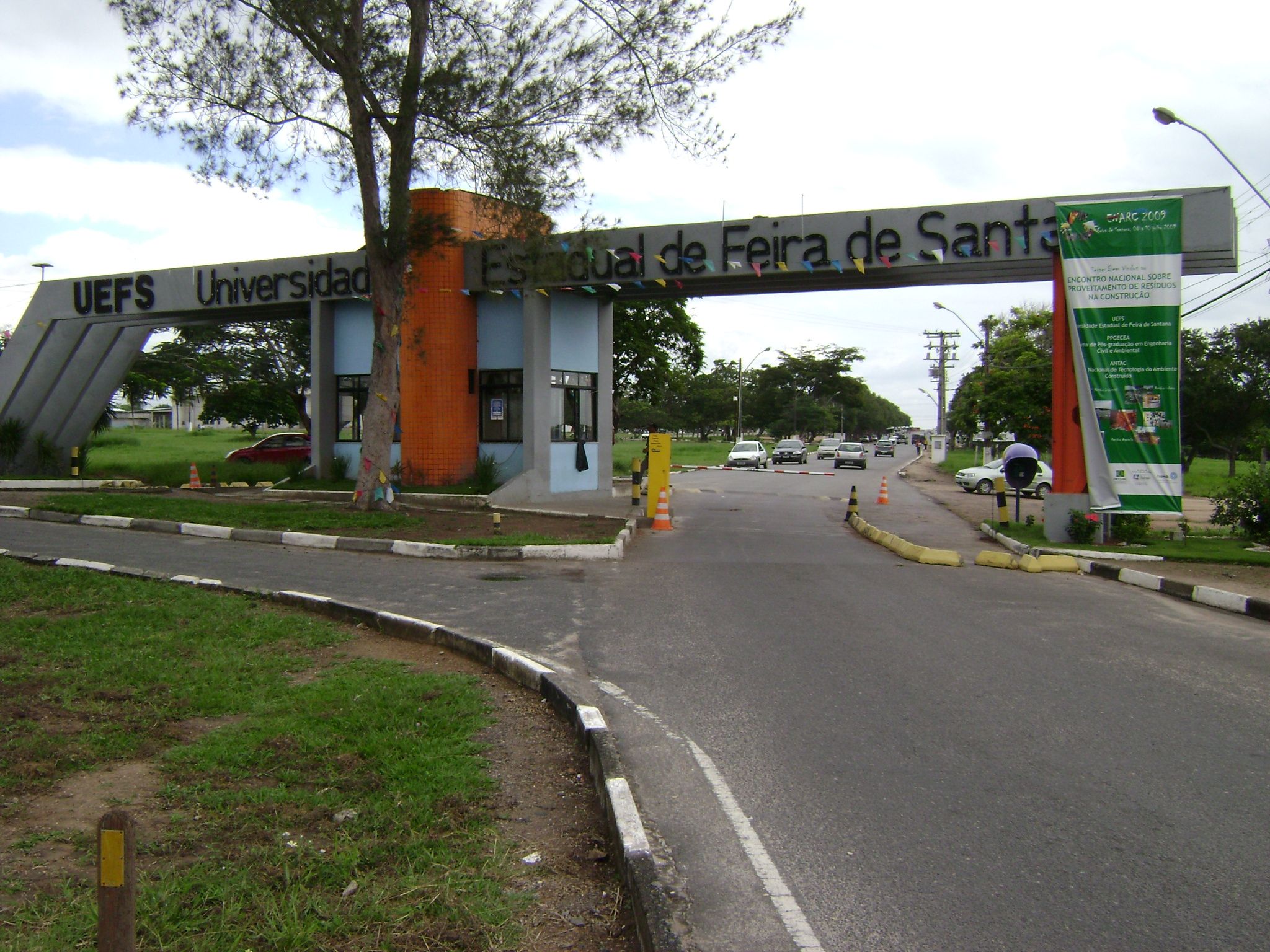Estudantes da UEFS denunciaram a perda de espa&ccedil;os utilizados por alunos no Hospital Geral Cl&eacute;riston Andrade, em Feira de Santana. | Foto: Uefs