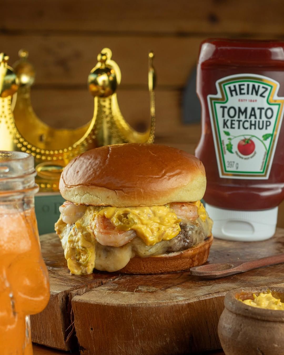 Com inspiração viking e baiana ao mesmo tempo, a VK Steak & Burger traz hambúrguers que dividem opiniões. | Foto: Redes Sociais