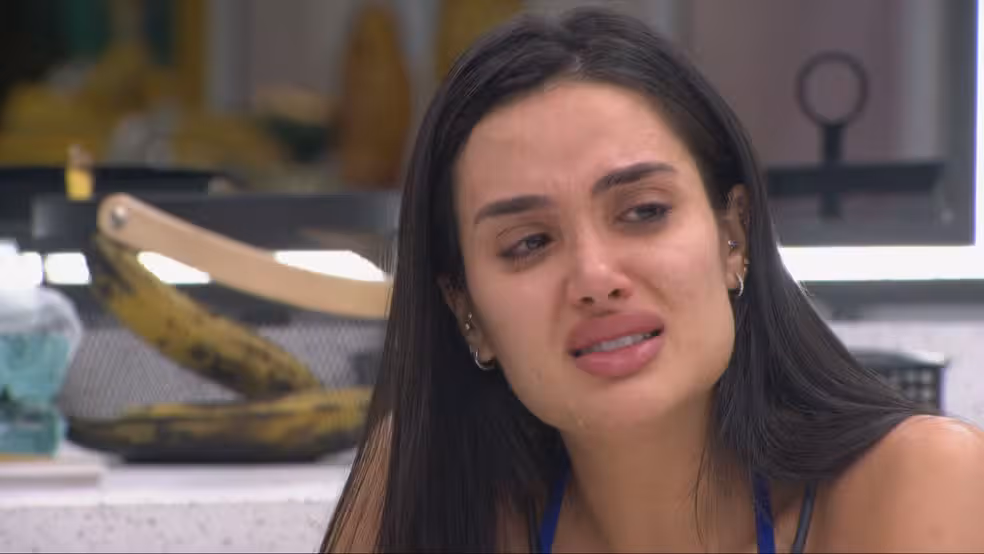 Alberto Cowboy e Jordana conversaram sobre o andamento do jogo na cozinha do BBB 26. | Foto: Gshow