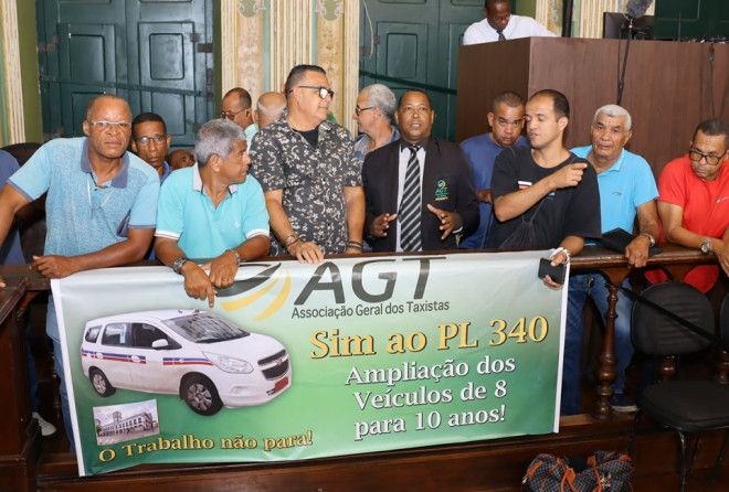 Representantes dos taxistas em sessão na Câmara de Salvador | Foto: Antonio Queirós