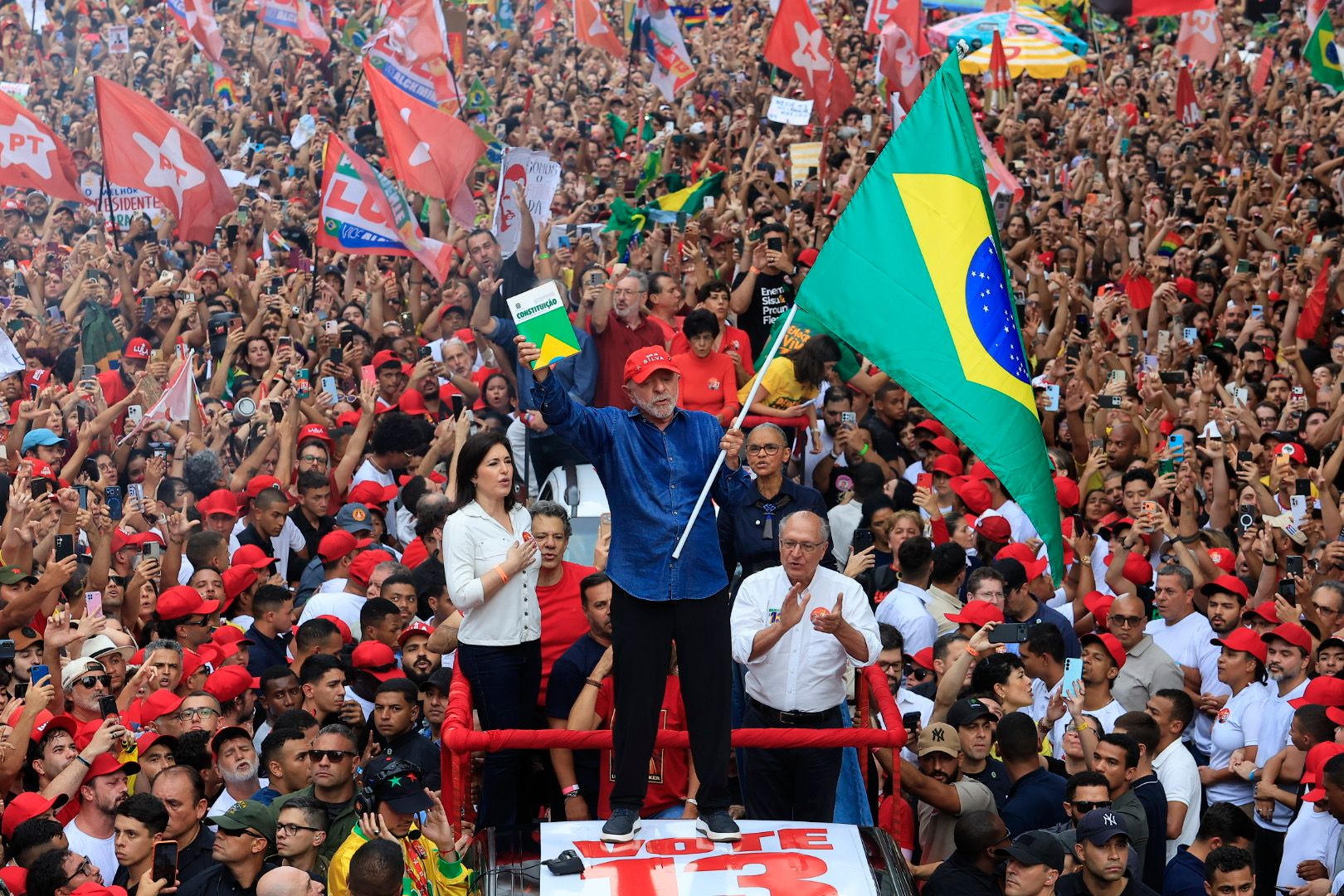 Com 51,74% dos votos v&aacute;lidos, Lula superou o advers&aacute;rio, que recebeu&nbsp;48,26%. | Foto: Paulo Pinto/Ag&ecirc;ncia Brasil