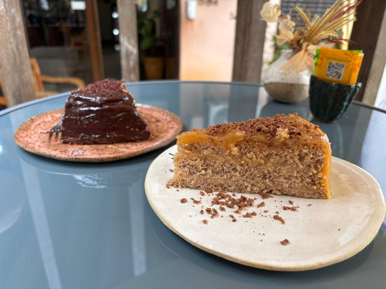 Al&eacute;m dos alimentos preparados por Arlene e Maria Eduarda, grande parte dos utens&iacute;lios e elementos de decora&ccedil;&atilde;o da Casa Floresta tamb&eacute;m &eacute; produzida pela pr&oacute;pria fam&iacute;lia. | Foto: Bruna Castelo Branco/Aratu On