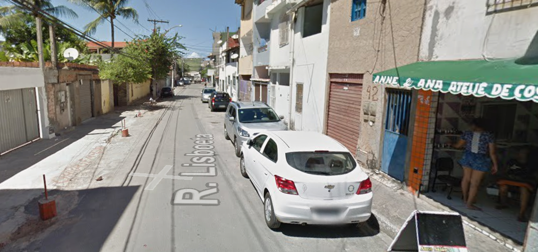 Uma mulher foi morta a tiros dentro de salão de beleza, no bairro de Pituaçu, em Salvador, na tarde desta quinta-feira (17).| Reprodução: Google Street View