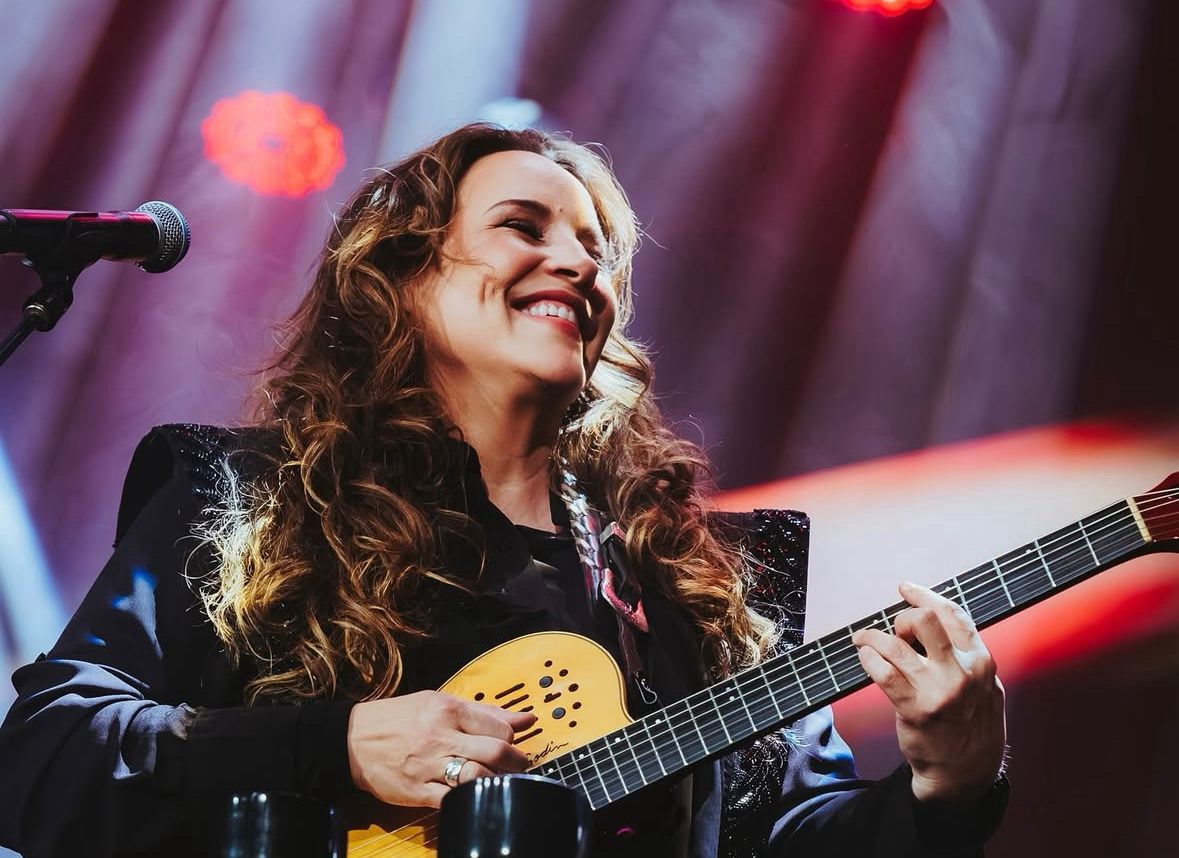 A cantora Ana Carolina anunciou, nesta quarta-feira (3), novas datas da turnê que celebra seus 25 anos de carreira. | Foto: Redes Sociais