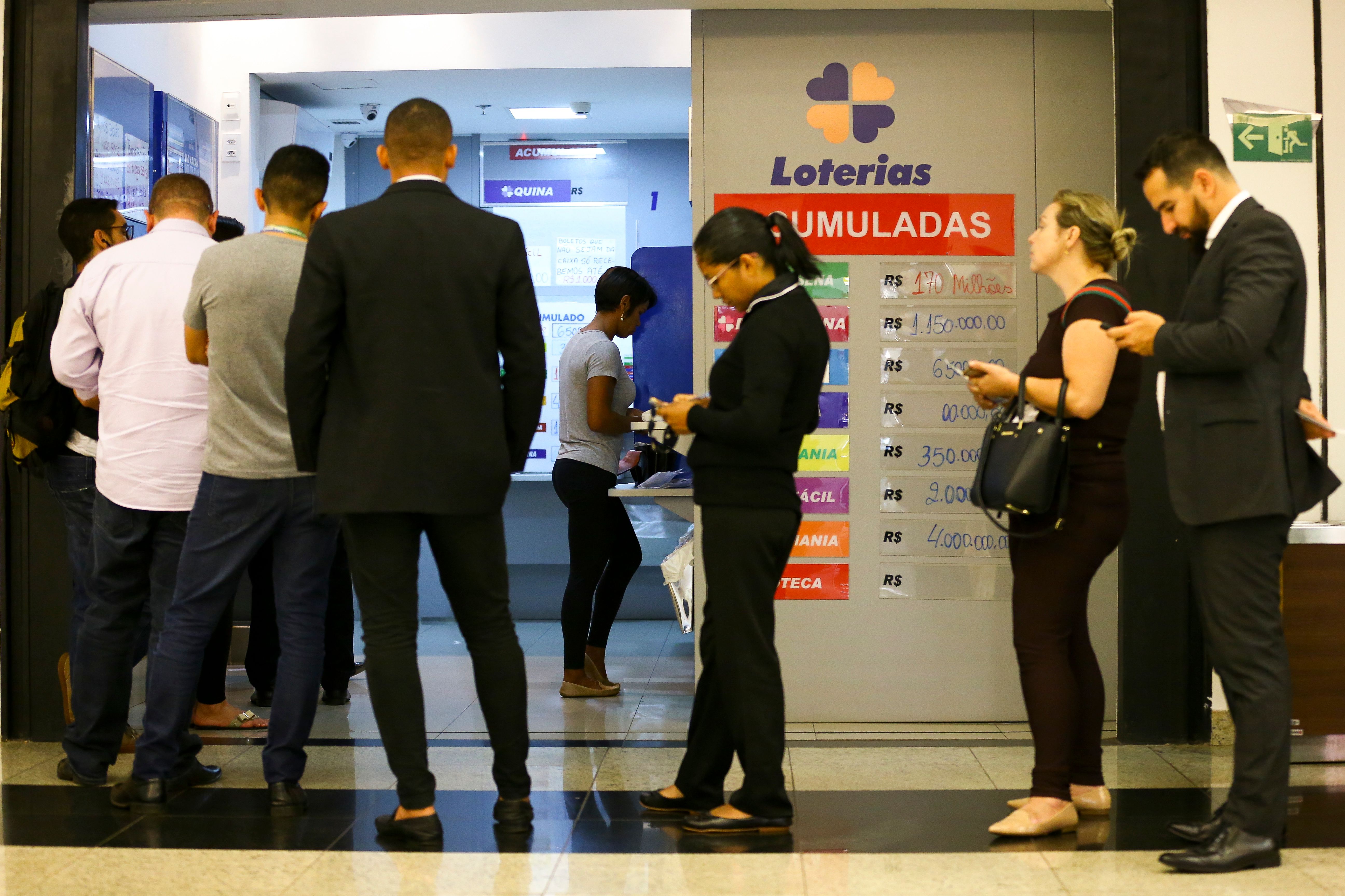 Em todo o país, 31 apostas acertaram a quina e receberam o mesmo valor pago ao bolão registrado em Coribe. | Foto: Marcelo Camargo/Agência Brasil